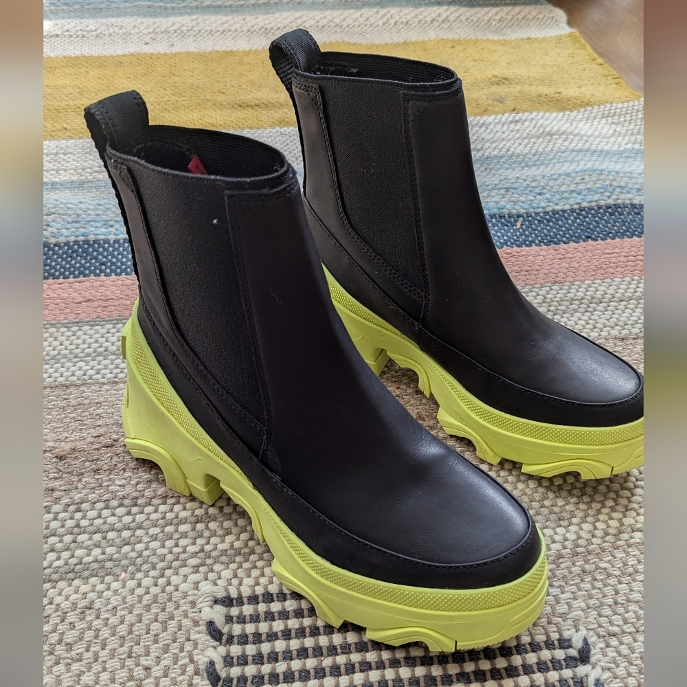 Sorel Brex Boot Chelsea Waterproof Black and Neon Yellow Boots Size 6 (37)